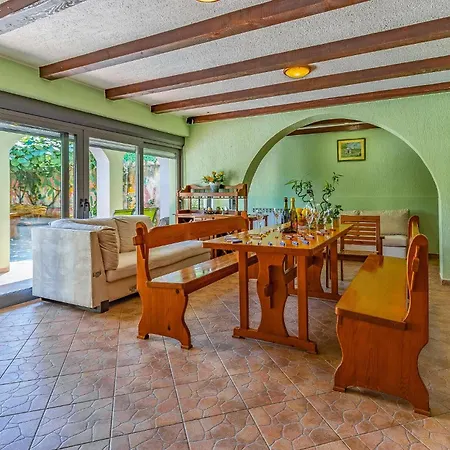 4 Bedroom Stunning In Holiday home *