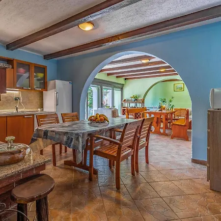 4 Bedroom Stunning In *