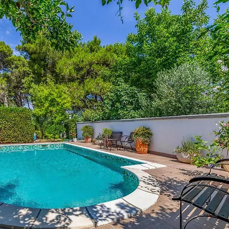 Holiday home 4 Bedroom Stunning In
