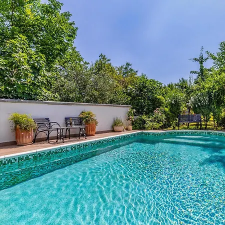 4 Bedroom Stunning In Liznjan