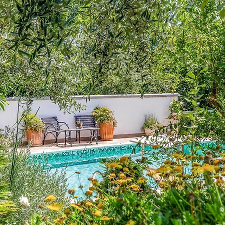 4 Bedroom Stunning In Holiday home *
